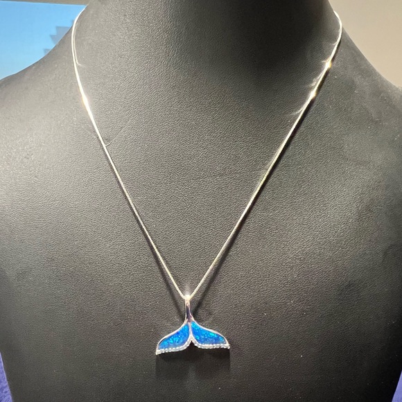 Sterling silver whale tail necklace - Picture 7 of 9